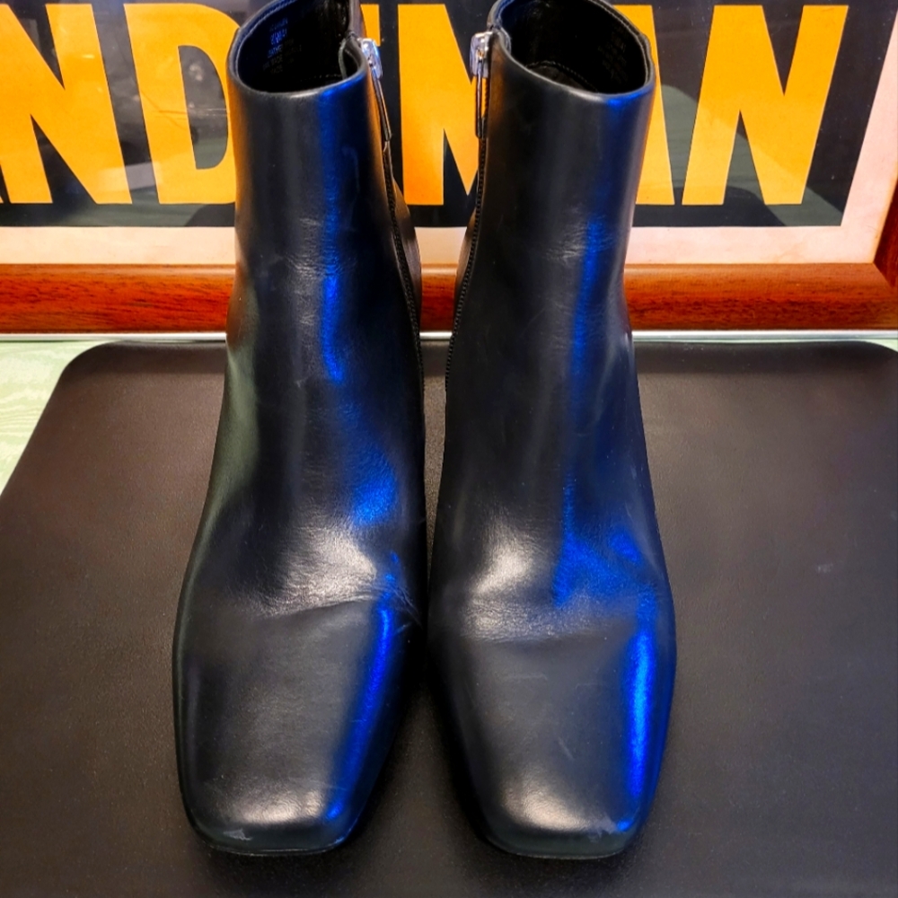 Vince Camuto Side Zip Black Ankle Boots with Snakeskin Heel Size 9.5 Like New - Picture 7 of 10